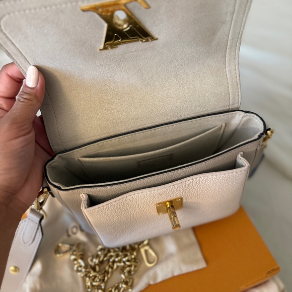 Louis Vuitton Lock Me Tender - Picture 3 of 3